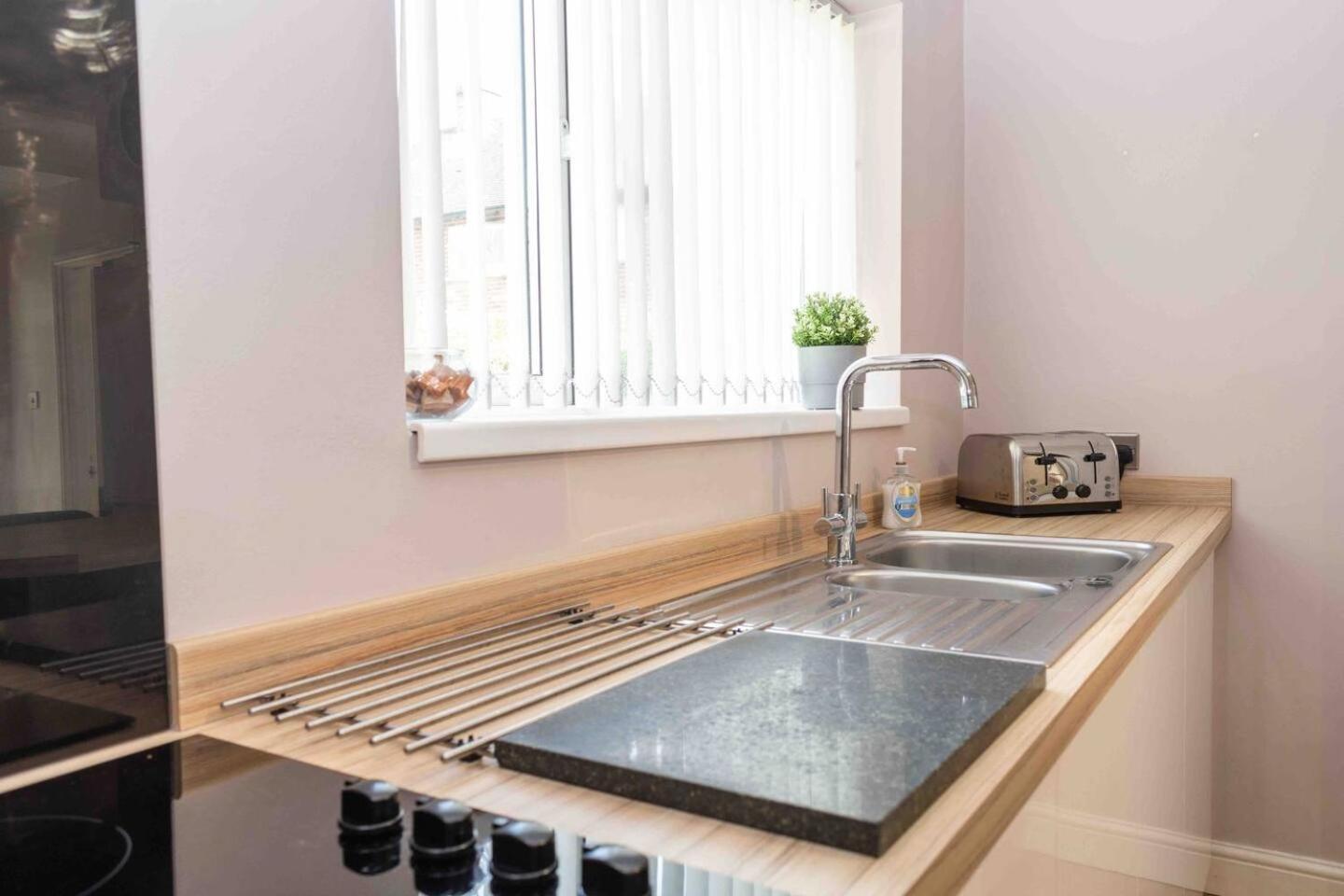 Comfortable And Convenient 3 Bedroom House With Parking Handsworth Eksteriør bilde
